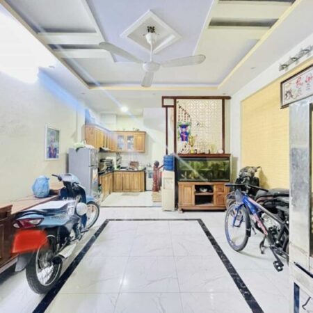 Nhà cũ nhưng được cái còn dùng tốt! Bán nhà Nguyễn Sơn, ngõ xe ba gác, 32m2, 5.75 tỷ