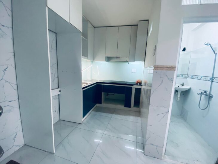 Bán nhà NƠ TRANG LONG, BT, cấp 4, 4m x18m, giá 5.7 tỷ tl