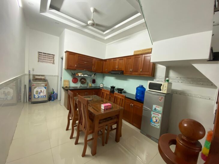 Giá 4.55 tỷ bán gấp nhà TRƯỜNG SA, PHÚ NHUẬN, 3 lầu, 4m ngang