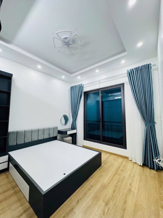 NHÀ LÁNG 32M2 X 5 TẦNG – 6.5 TỶ – VỊ TRÍ ĐẮC ĐỊA – KINH DOANH TUYỆT VỜI