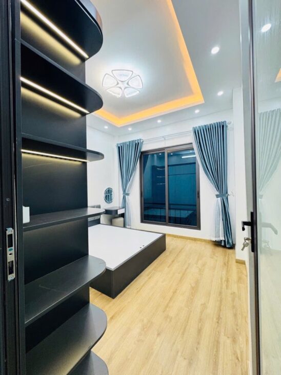 NHÀ LÁNG 32M2 X 5 TẦNG – 6.5 TỶ – VỊ TRÍ ĐẮC ĐỊA – KINH DOANH TUYỆT VỜI