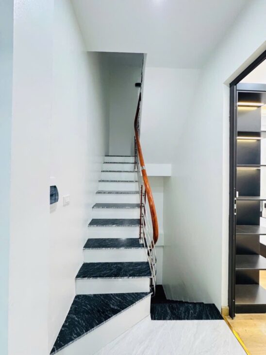 NHÀ LÁNG 32M2 X 5 TẦNG – 6.5 TỶ – VỊ TRÍ ĐẮC ĐỊA – KINH DOANH TUYỆT VỜI
