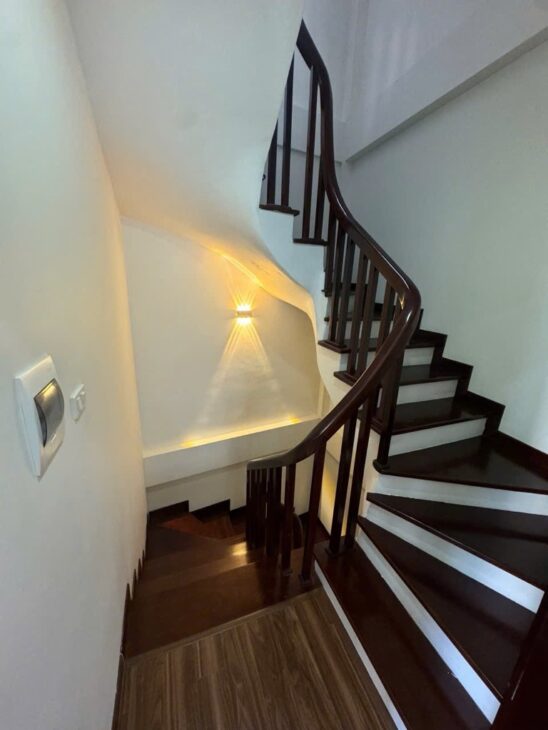 Bán nhà đẹp Nguyễn Sơn -Ngõ Thông -Lô góc – oto vào nhà – mặt tiền 5m -5 tầng – nhỉnh 7 tỷ