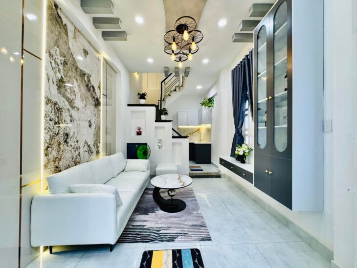 NHÀ ĐẸP HẺM Ô TÔ NGAY TRUNG TÂM ĐƯỜNG NGUYỄN DU