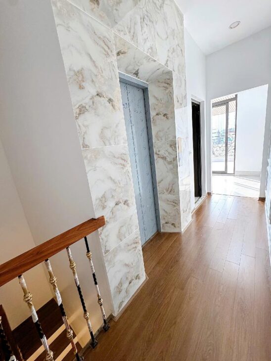 siêu phẩm Nhuệ Giang nhà mới full nội thất 50m 2 5 tầng , nhà 2 thoáng trước sau, thang máy , oto