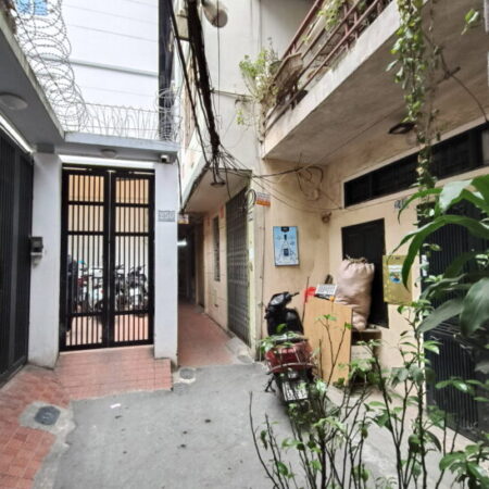 – Chính chủ bán nhà ngõ rộng,DT 27 m2 – 5 tầng, MT 4,2m, Thịnh Quang, Đống Đa, giá chỉ 4,63 tỷ.