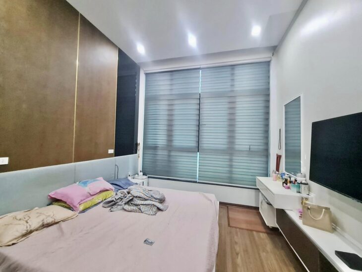 ⚜️ Phân lô Nguyên Hồng, Đống Đa, Sát phố, Vỉa hè Ô tô tránh, KD 49m2 5T, MT 4m, Chỉ 21.8 Tỷ ⚜️