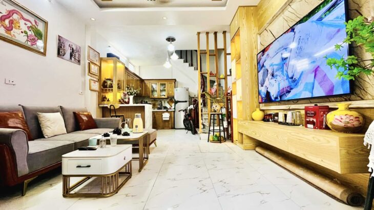 Bất ngờ ! Chính chủ tiếp tục bán căn nhà Ngọc Thuỵ, ba gác đỗ cửa, 32m2, 5.4 tỷ