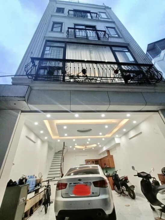 OAI NHẤT NGÕ! Nhà trên mặt ngõ phố Việt Hưng, cả dãy mỗi nhà mình mặt tiền 5m có gara ô tô, 52m2,