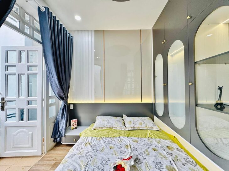 NHÀ ĐẸP HẺM Ô TÔ NGAY TRUNG TÂM ĐƯỜNG NGUYỄN DU