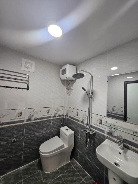 Bán nhà mặt ngõ Hoàng Hoa Thám 37m2 4T MT 33m 6.15tỷ Ba Đình