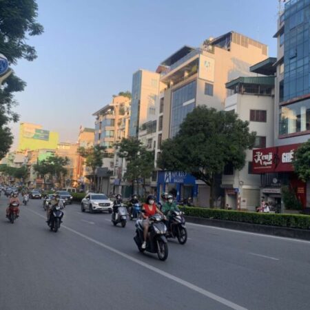 bán nhà mặt phố Nguyễn Văn Cừ, 900m, mặt tiền 9m, 1 mặt ngõ, full thổ cư