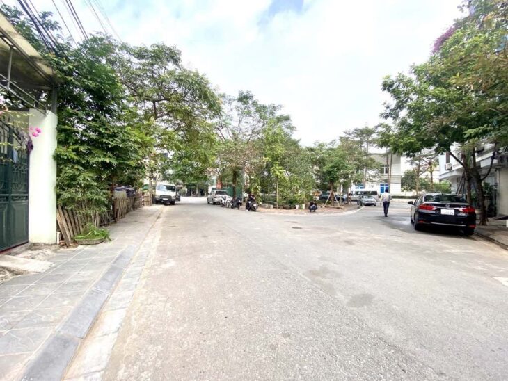 đất đẹp lô góc Cổ Linh-Long Biên, 90m, mặt tiền 17m, vỉa hè, 4 ôtô tránh