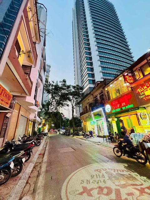 MẶT PHỐ PHẠM HỒNG THÁI – BA ĐÌNH, VỈA HÈ, KD, LÔ GÓC, THANG MÁY: 55M, 7T, GIÁ 37.6 TỶ