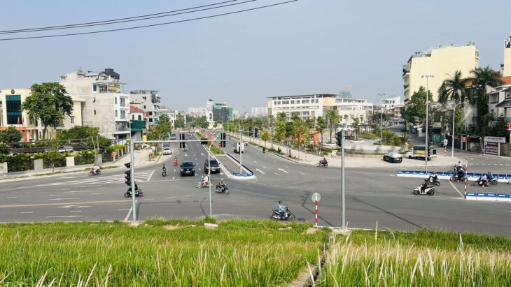 biệt thự sân vườn Ngọc Thuỵ-Long Biên, 472m x 3 tầng, mặt tiền 14m, ôtô tránh