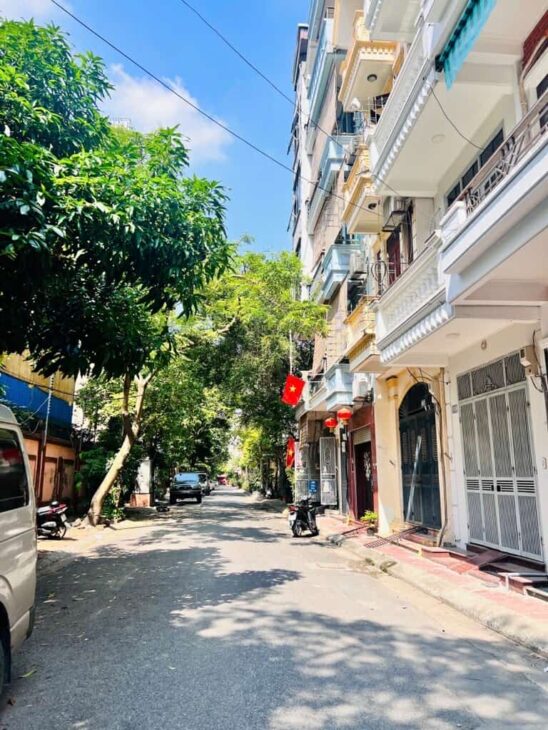PHÂN LÔ QUÂN ĐỘI PHỐ HOÀNG SÂM – 42M2. MẶT TIỀN 5,5M – OTO VÀO NHÀ – 12,5 TỶ