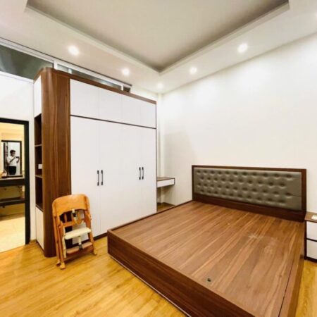 CHỦ NHÀ CẦN BÁN GẤP NHÀ ĐÊ LA THÀNH DT 39 -6 TẦNG -MT 5.4 GIÁ ;15 tỷ Ba Đình