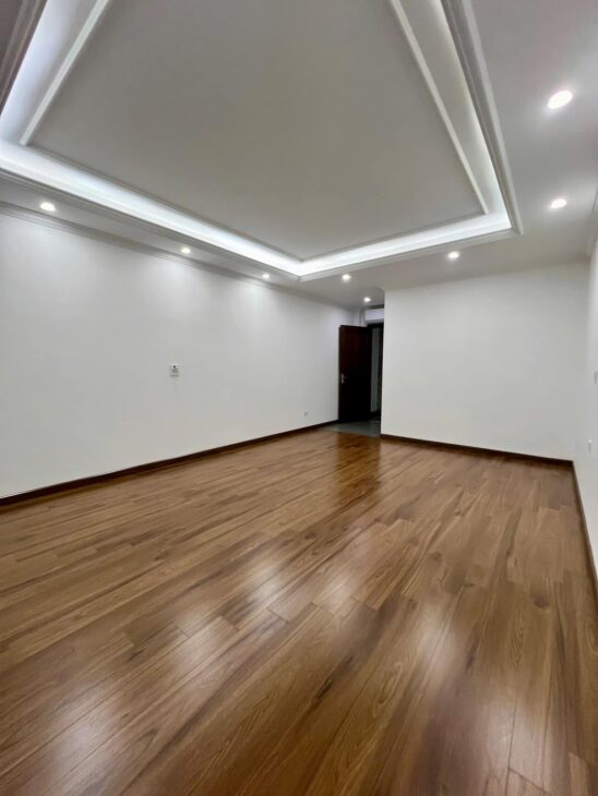 Cơ Hội Sở Hữu Nhà 7 Tầng Khu VIP Cầu Giấy, 50m2, Gara Ô tô – Chỉ 18 Tỷ