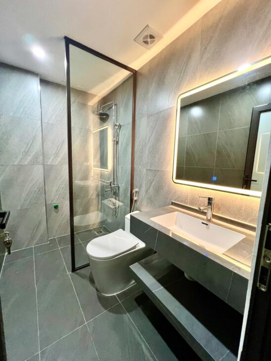 Cơ Hội Sở Hữu Nhà 7 Tầng Khu VIP Cầu Giấy, 50m2, Gara Ô tô – Chỉ 18 Tỷ