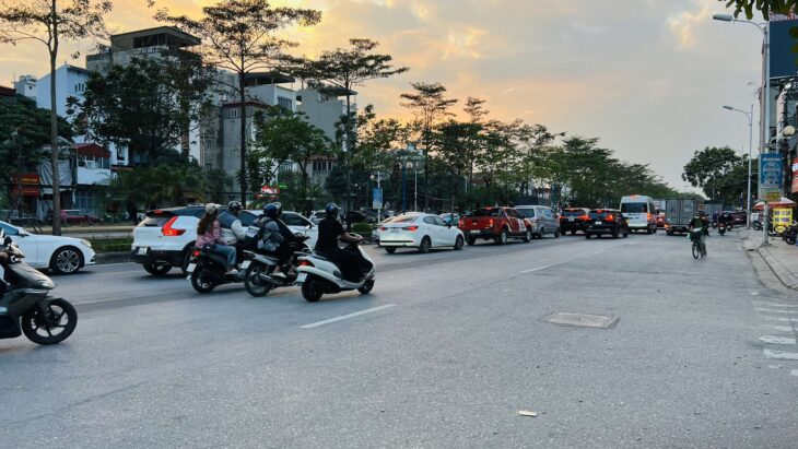 đất đẹp lô góc Cổ Linh-Long Biên, 90m, mặt tiền 17m, vỉa hè, 4 ôtô tránh