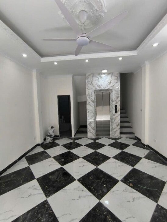 Nhà đẹp Phúc Lợi 36m 6 tầng thang máy giá hơn 7 tỷ