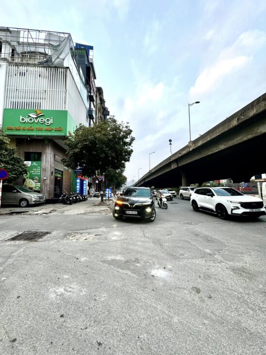 BÁN NHÀ MẶT PHỐ NGUYỄN XIỂN – LÔ GÓC THANG MÁY – VỈA HÈ KINH DOANH – 6T MT15M; 3X TỶ