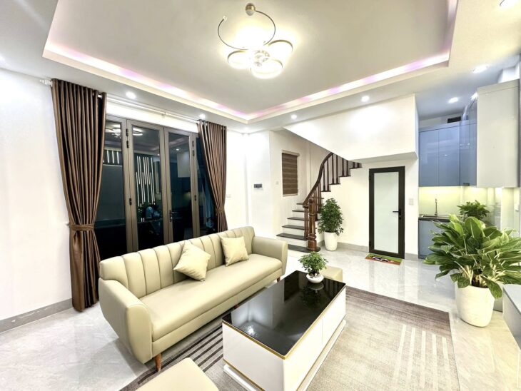 Nhà đẹp Trần Bình, Cầu Giấy diện tích 38m2, mặt tiền 3.5m, tặng full nội thất, gần phố
