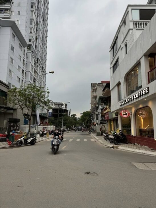 16 tỷ Phố Đào Tấn – hiếm – ô tô vào nhà – Kinh doanh – Gần phố