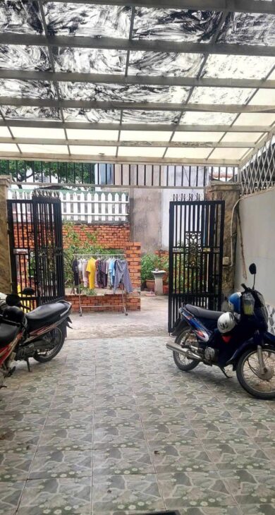 BÁN NHÀ NGAY CHỢ TÂN HIỆP HÓC MÔN – 94M2 – XE HƠI NGỦ TRONG NHÀ. CHỈ 2,85 TỶ TL.