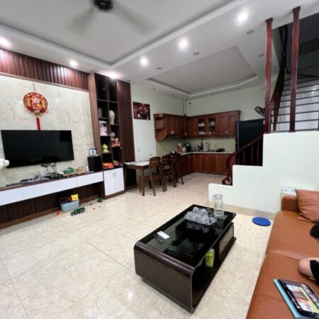 BÁN NHÀ THIẾT KẾ HIỆN ĐẠI, CHỦ THIỆN CHÍ BÁN, GIÁ ƯU ĐÃI