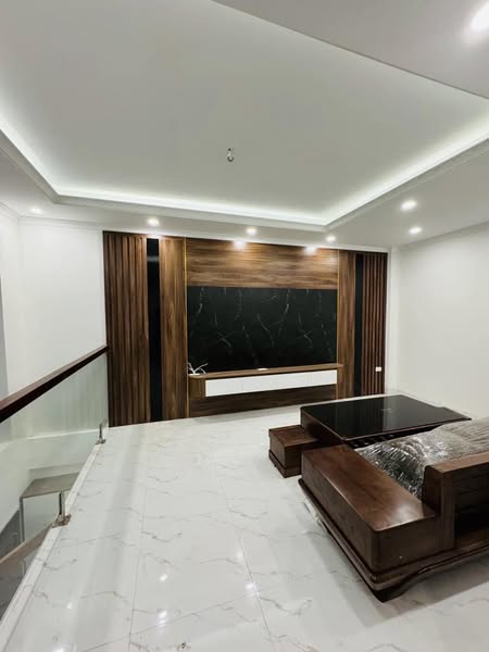 BÁN NHÀ ĐẸP VIỆT HƯNG- LONG BIÊN. DIỆN TÍCH 35M, 6 TẦNG, MẶT TIỀN RỘNG. TẶNG FULL NỘI THẤT. Ở SƯỚNG