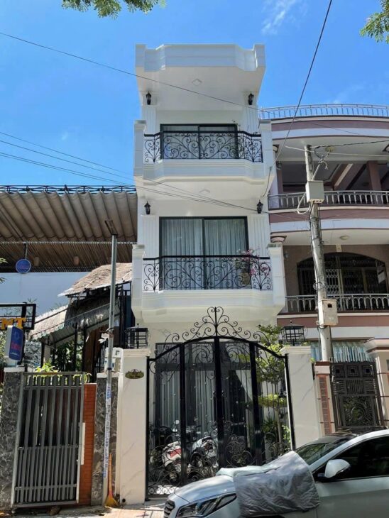 Bán Nhà 3 tầng mặt tiền đường Trịnh Phong, p. Tân Lập, tp. Nha Trang