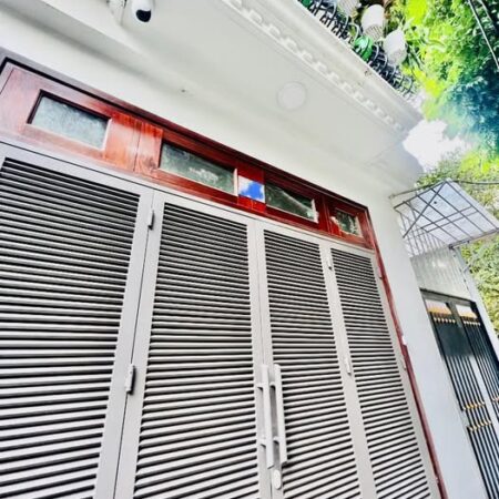 NHÀ ĐẸP XINH KHU TRUNG TÂM LONG BIÊN. DIỆN TÍCH 36/ 50M. NHÀ 5 TẦNG MẶT TIỀN RỘNG. LÔ GÓC 3 THOÁNG.