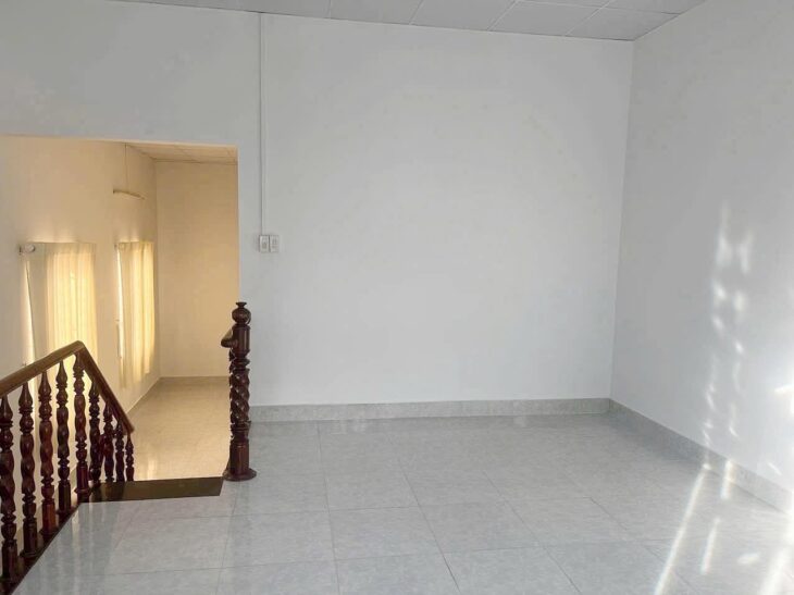 NHÀ CĂN GÓC 2 TẦNG GẦN BIỂN HẺM PHÚ ĐỨC VĨNH HOÀ NHA TRANG