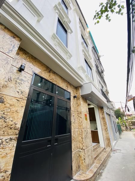 NHÀ ĐẸP VIỆT HƯNG- LONG BIÊN. DIỆN TÍCH 34M, 5 TẦNG MẶT TIỀN RỘNG. KHU VỰC TRUNG TÂM, ĐI BỘ RA