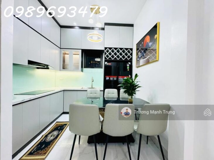 BÁN NHÀ PHỐ HÀO NAM, 6 TẦNG THANG MÁY, 1 NHÀ RA PHỐ, NHÀ ĐẸP FULL NỘI THẤT XỊN Ở NGAY, DT 31,3M2*6T