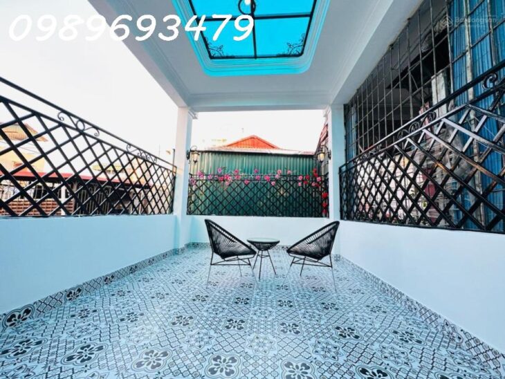 Phân lô quân đội, bán nhà phố Vương Thừa Vũ, lô góc 3 thoáng, 30m ra mặt phố, nội thất siêu đẹp