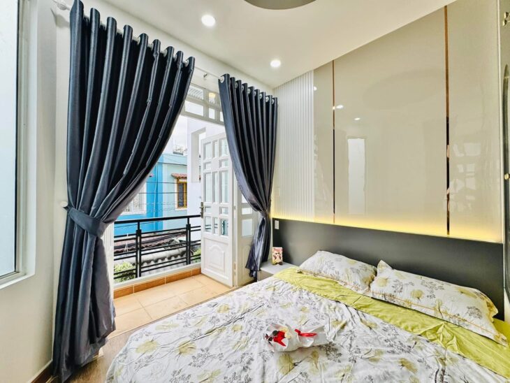 NHÀ ĐẸP HẺM Ô TÔ NGAY TRUNG TÂM ĐƯỜNG NGUYỄN DU