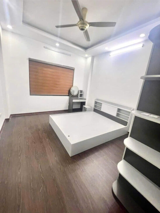 ĐÊ LA THÀNH NHỎ – ĐỐNG ĐA – DT 42M2 X 5T – MT 4M – 7.6TỶ- FULL NỘI THẤT – NGÕ RỘNG THOÁNG