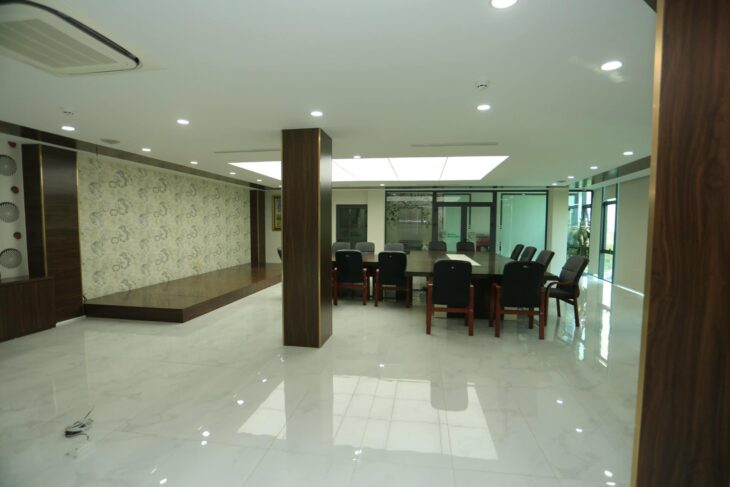 ⚜️ TÒA VĂN PHÒNG KÍNH SIÊU ĐẸP, LÔ GÓC KĐT NAM TRUNG YÊN, 180M2 8T MT 28M, CHỈ 99 TỶ ⚜️