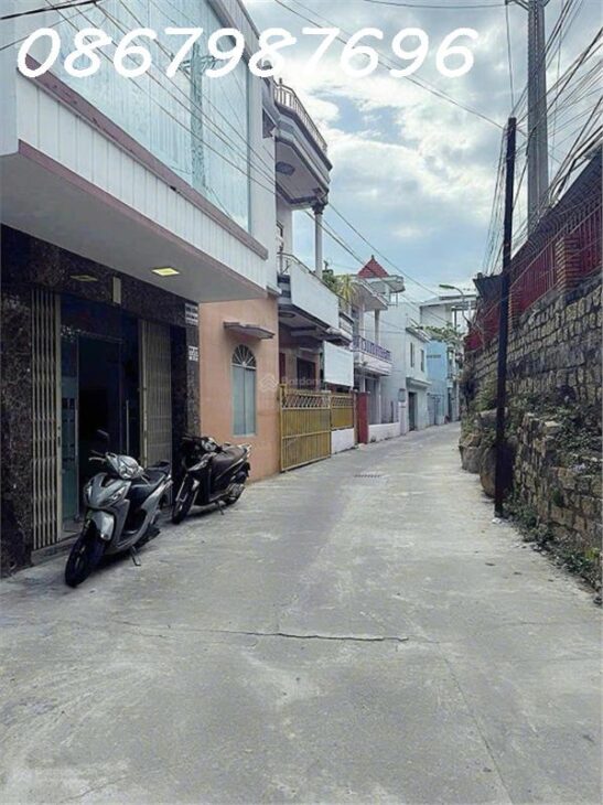 HIẾM! Bán Nhà Phố Nha Trang, Ô Tô Đỗ Cửa, Giá Chỉ 2 Tỷ 850 Triệu – Gần Tháp Bà Ponagar