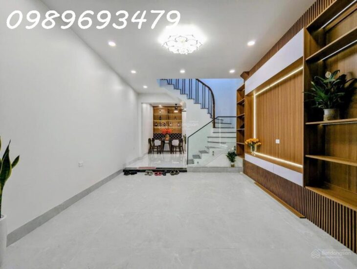 Nhà đẹp Hoàng Cầu, Đống Đa gara ô tô 43m2/48m2 T2 cao 4 tầng MT 4m giá 11.6 tỷ.