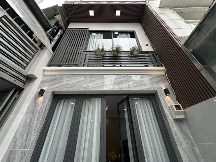 Nhỉnh 5 tỷ bán nhà PHÙNG VĂN CUNG – 40m2 – gần mặt tiền.