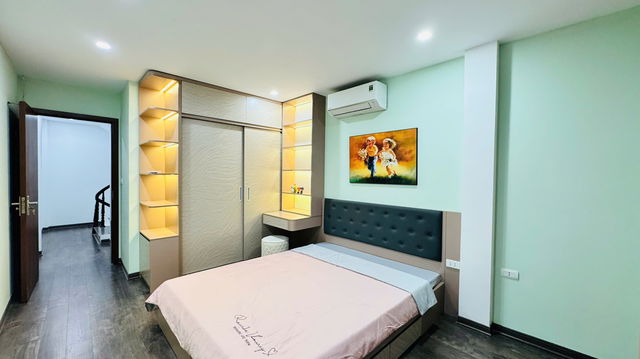 NHÀ MỚI ĐẸP BỒ ĐỀ FULL NỘI THẤT 32M2, 5 TẦNG, Ô TÔ ĐỖ CỬA. 6.45 TỶ.