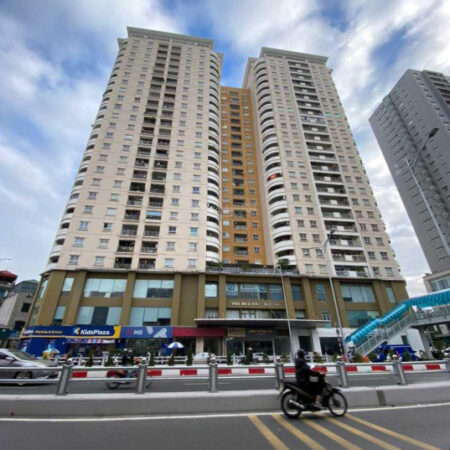 Cho thuê văn phòng 105m2 ở Tố Hữu – Lê Văn Lương sẵn nội thất ngăn 3 phòng đầy đủ PCCC giá 25 triệu