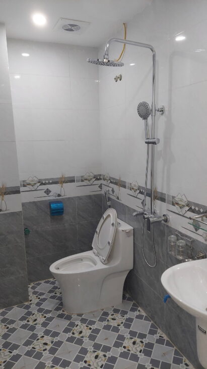 Bán nhà mới chỉ 30 ra ô tô, Ngõ 123 Yên Xá,DT 35m2, 5 tầng, Thanh Trì, Giá chỉ 4,98 tỷ.