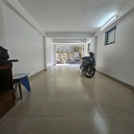 Nhà mới đẹp phố Nguyễn Văn Linh- Long Biên 37m2, 6 tầng, mặt tiền 3.5, 7.4 tỷ. Ô tô đỗ cổng.