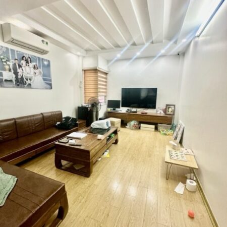 Bán nhà mở cổng ra ô tô tránh, Ngọc Hồi, Hoàng Mai, ô tô đỗ sân, 37m2, 6.8 tỷ