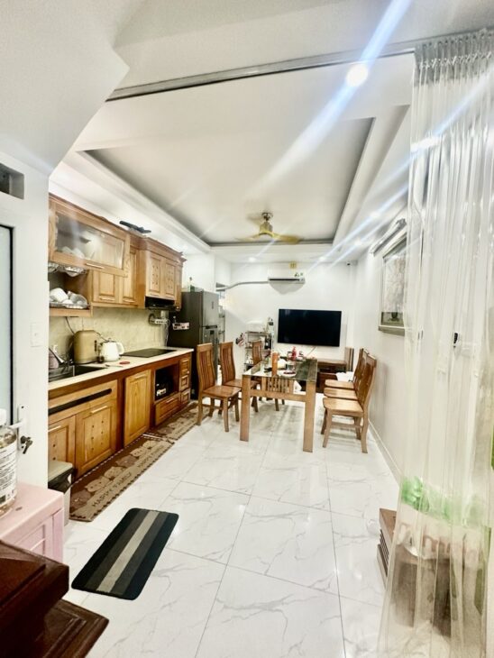 Bán nhà mở cổng ra ô tô tránh, Ngọc Hồi, Hoàng Mai, ô tô đỗ sân, 37m2, 6.8 tỷ