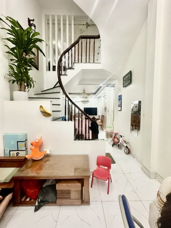 Bán nhà mở cổng ra ô tô tránh, Ngọc Hồi, Hoàng Mai, ô tô đỗ sân, 37m2, 6.8 tỷ